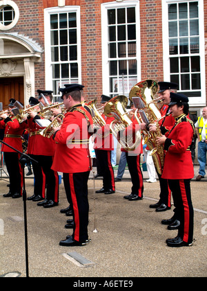 Bandsman militare del Regio reggimento di segnali a Bristol. Foto Stock