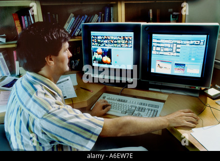 Basking Ridge, NJ US, Research and Development Laboratory Man che lavora su software per computer immagini fotografiche su due schermi Office, People Looking Foto Stock