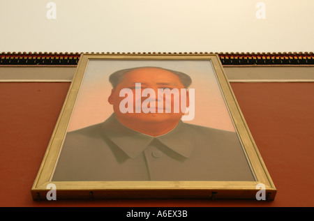 Grande ritratto di Mao all'ingresso della Città Proibita di Pechino Foto Stock