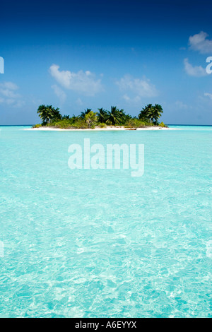 Isola deserta alle Maldive Foto Stock