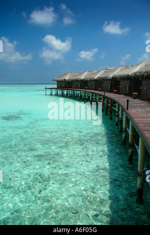 I bungalow sull'acqua Maldive Foto Stock