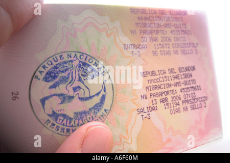 Timbro apposto sul passaporto da isole Galapagos Ecuador America del Sud Foto Stock