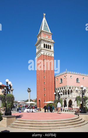 Il Campanile e il Palazzo dei Dogi, la sezione italiana di Epcot Center, World Showcase, Disney World, a Orlando, Florida, Stati Uniti d'America Foto Stock