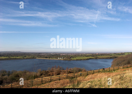 Vista da Anglezarke sopra il serbatoio verso Chorley Foto Stock