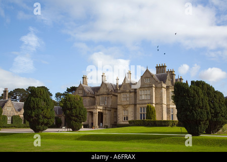 Muckross House ingresso anteriore e guidare in Muckross Estate nel Parco Nazionale di Killarney Killarney Co Kerry Eire Foto Stock