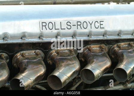 Rolls Royce Merlin aero engine aereo v12 a benzina a combustione interna guerra mondiale due 2 ww2 valvola di scarico coprire la potenza di rumore allo spiedo Foto Stock