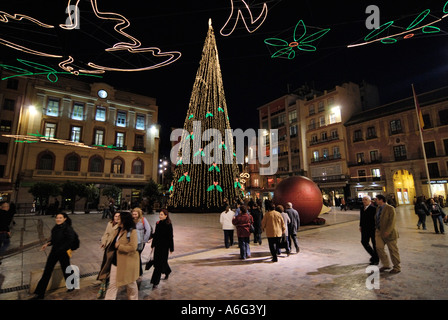 Spagna Málaga Plaza de la Constitucion durante il periodo di Natale Foto Stock