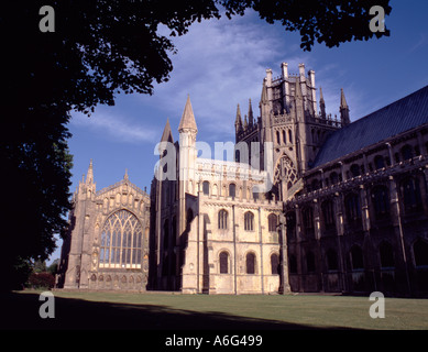 Vista esterna dell'ottagono centrale e la cappella dedicata alla Vergine, Cattedrale di Ely, Ely, Cambridgeshire, Inghilterra, Regno Unito. Foto Stock