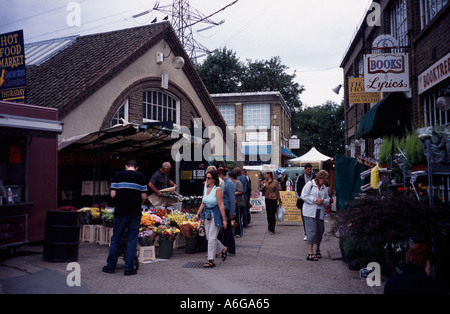 Negozi e caffetterie a Merton Abbey Mills, Wimbledon, England Regno Unito Foto Stock