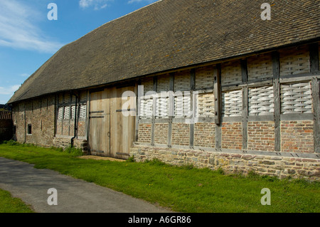 Tythe Barn Frampton on Severn dopo il restauro Foto Stock
