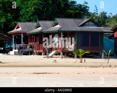 Chalets per le vacanze sulla spiaggia Cherating Malaysia Foto Stock