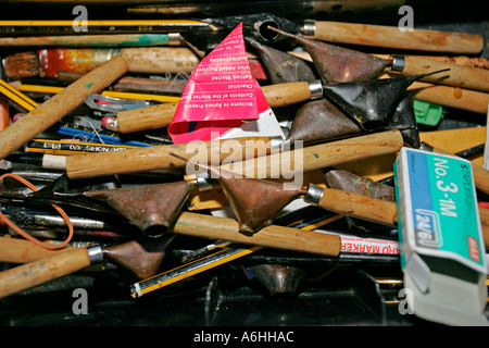 Spazzole di batik strumenti e applicatori box Cherating Malaysia Foto Stock