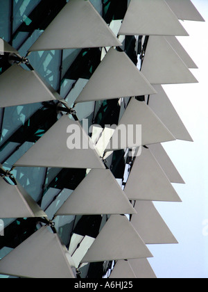 Geometrica sfumature di alluminio all'Esplanade, i teatri sulla baia di Singapore Foto Stock