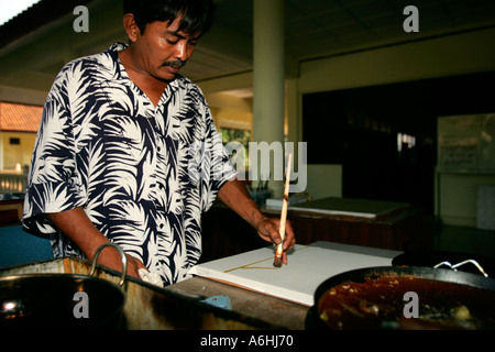 Il batik artista inizia tela Cherating Malaysia Foto Stock