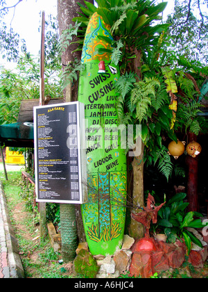 Tavola da Surf Ristorante e bar segno Cherating Malaysia Foto Stock