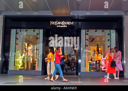 Esclusiva Yves Saint Laurent Rive Gauche boutique Orchard Road Singapore Foto Stock