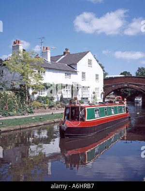 Passando attraverso Lymm nel Cheshire Foto Stock