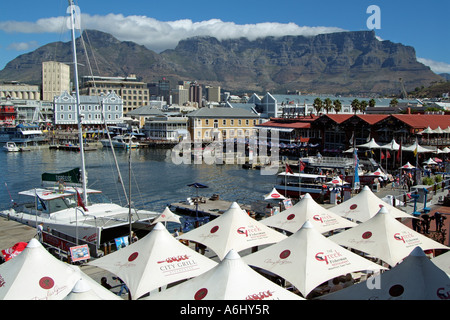 Cape Town Waterfront e la tabella di montagna con un panno coprire il Sud Africa Foto Stock