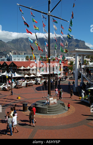 Cape Town Waterfront e Table Mountain con copertina in tela Sud Africa Foto Stock