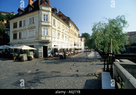 Vecchie case lungo la Ljubljanica, Lubiana, Slovenia Foto Stock