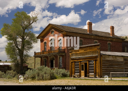 BANNACK MONTANA USA città fantasma in oro vecchio insediamento minerario Bannack membro Park Hotel Meade sinistra Skinners E VERS 3 VOLUMI Foto Stock