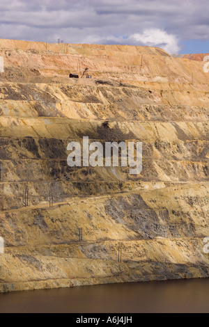 BUTTE MONTANA USA Il Berkeley Pit miniera di rame riempito con acqua a 5 610 metri di altitudine Foto Stock