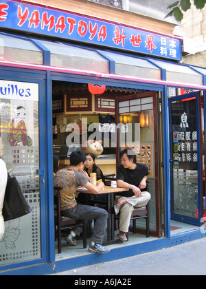 La vita quotidiana in Chinatown Paris area intorno Tolbiac vicino alla città di confine meridionale Foto Stock