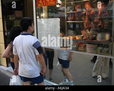 La vita quotidiana in Chinatown Paris area intorno Tolbiac vicino alla città di confine meridionale Foto Stock