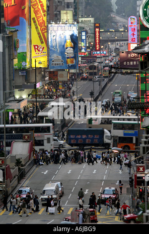Mongkok, Kowloon, Hong Kong, Cina, strada trafficata e scena Trffic Foto Stock