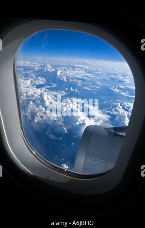 Cloudscape guardando ad ovest oltre le Alpi europee Foto Stock