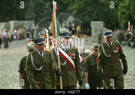 I veterani della Casa Polacca esercito durante il sessantesimo anniversario dell'Insurrezione di Varsavia, Polonia Foto Stock