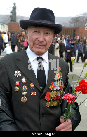 Russo il veterano di guerra durante il sessantesimo anniversario della Yuzhno Sakhalinsk Russia 2005 Foto Stock