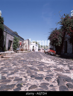 Strada di ciottoli, Quartiere Vecchio e la Colonia del Sacramento Colonia, Repubblica di Uruguay Foto Stock