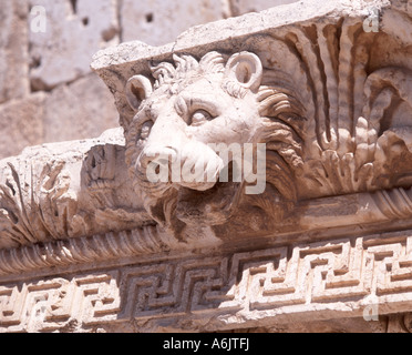 Fontana leone, il Tempio di Giove, Baalbeck, Bekaa Valley, Repubblica del Libano Foto Stock