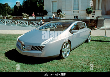 Parigi Francia 'Renault Versatis' 'con-cept Car' a Bois de Boulogne, collezione di auto d'epoca in esposizione nel Parco Urbano Foto Stock