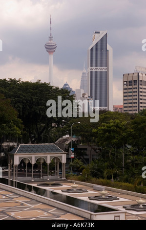 Vista della città dalla moschea nazionale di Kuala Lumpur in Malesia. 2006 Foto Stock