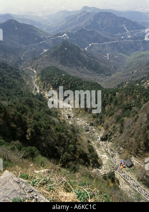 Percorso di 18 piega Tai Shan Monte Tai grande montagna del Taoismo Shandong Cina cinese asiatici in Asia Asia Foto Stock