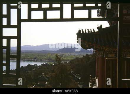 Lago Kunming dalla torre di incenso buddista del palazzo estivo del Patrimonio Mondiale UNESCO Pechino Pechino Cina Asia Foto Stock