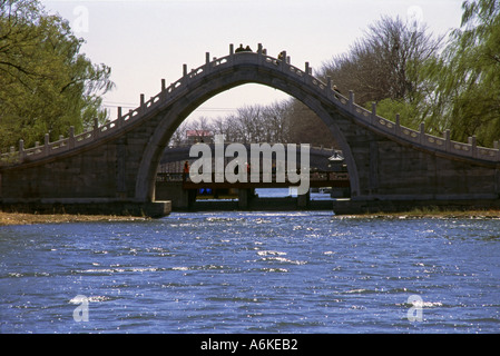 Cinghia di giada Ponte sul Lago Kunming Summer Palace Sito Patrimonio Mondiale dell'UNESCO Pechino Pechino cinese Cina Asia Orientale Foto Stock