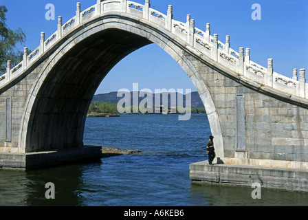 Cinghia di giada Ponte sul Lago Kunming Summer Palace Sito Patrimonio Mondiale dell'UNESCO Pechino Pechino cinese Cina Asia Orientale Foto Stock