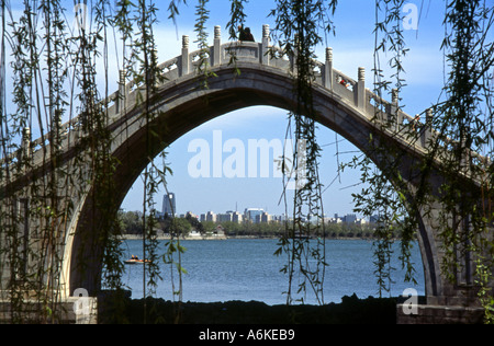 Cinghia di giada Ponte sul Lago Kunming Summer Palace Sito Patrimonio Mondiale dell'UNESCO Pechino Pechino cinese Cina Asia Orientale Foto Stock