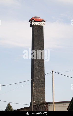 Auto sul camino pubblicizza un body shop in Amsterdam New York Foto Stock