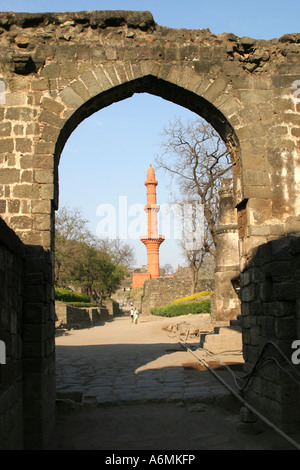 Chand Minar la seconda più grande minareto in India è di Daulatabad (Deogiri)Fort nei pressi di Aurangabad sul Deccan Plateau Maharashtra Foto Stock