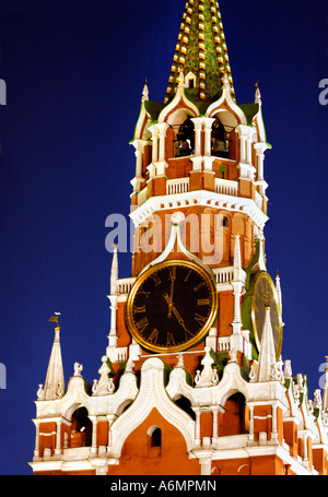 Rintocchi orologio della torre Spasskaya del Cremlino a Mosca Russia Foto Stock