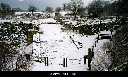 La Turchia. Le rovine della città di Troia o Truva in un tetro paesaggio invernale. Troy era noto come Ilium nell'Iliade di Omero. Foto Stock