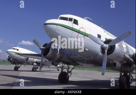 Douglas DC3 dell'inquinamento da olio minerale agente disperdente il controllo aereo. GAV 2277-237 Foto Stock