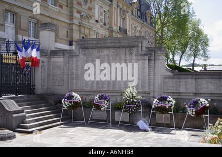 War Memorial presso l'Hotel de Villes Versailles vicino a Paris Francia France Foto Stock
