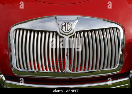 MG auto sportive con chrome la griglia del radiatore Foto Stock