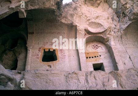 Una roccia tagliata chiesa a decorazione dipinta a Goreme Open Air Museum in Cappadocia Turchia Foto Stock
