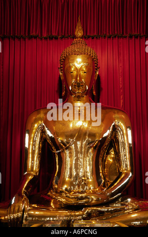 Il solido 5 ton golden Buddha in Wat Traimit a Bangkok Foto Stock